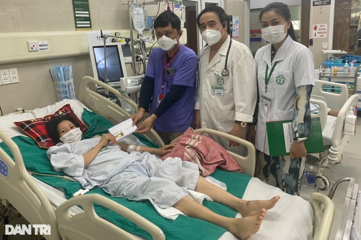 2 bệnh nhân khó khăn được Báo Dân trí phản ánh đón nhận quà nhân ái - 3 2 bệnh nhân khó khăn được Báo Dân trí phản ánh đón nhận quà nhân ái - 3
