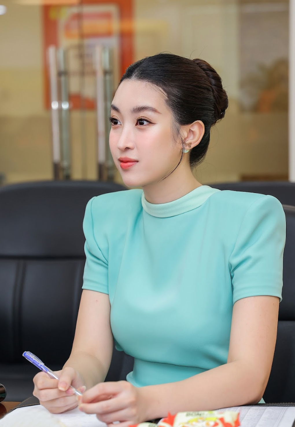 Hoa hậu Đỗ Mỹ Linh dành nhiều thời gian chăm sóc con gái đầu lòng - 2 Hoa hậu Đỗ Mỹ Linh dành nhiều thời gian chăm sóc con gái đầu lòng - 2