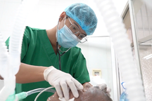 Cháy nhà trong hẻm: Nhiều nạn nhân cháy đen phổi, ngộ độc khí