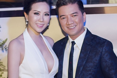 Hoa hậu Thu Hoài diện đầm hở ngực gợi cảm bên Mr Đàm