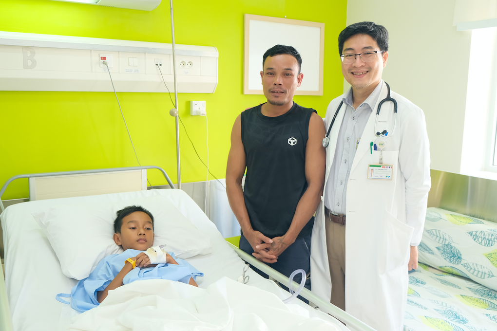 Phẫu thuật tái tạo lồng ngực cho bé trai 9 tuổi bị lõm ngực bẩm sinh nặng - 5 Phẫu thuật tái tạo lồng ngực cho bé trai 9 tuổi bị lõm ngực bẩm sinh nặng - 5