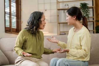 Chồng đi làm xa gửi tiền cho mẹ, tôi bàng hoàng khi biết sự thật phía sau