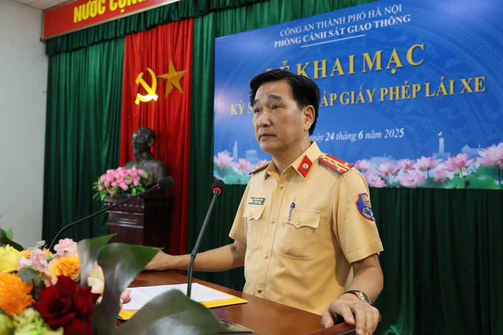 Ngày đầu tiên Công an Hà Nội tổ chức kỳ sát hạch cấp giấy phép lái xe - 2 Ngày đầu tiên Công an Hà Nội tổ chức kỳ sát hạch cấp giấy phép lái xe - 2