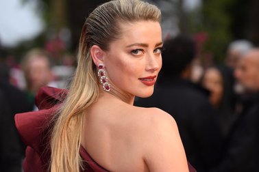 Hi vọng né khoản đền bù 240 tỷ đồng của Amber Heard