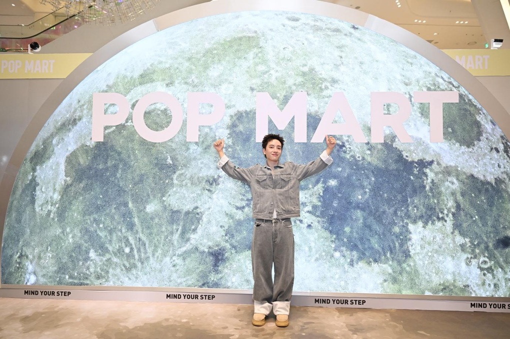 Triển lãm “Mega Space Molly: Hello, Moon” tại Hà Nội - 5 Triển lãm “Mega Space Molly: Hello, Moon” tại Hà Nội - 5