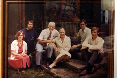 Gia tộc giàu nhất hành tinh đầu tư như thế nào với số tài sản khổng lồ 190 tỷ USD