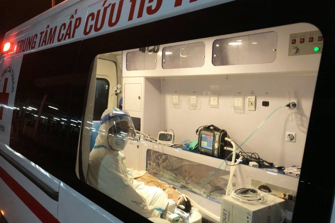 Xuyên đêm chạy ECMO từ BV dã chiến ra sân bay đưa F0 người Hàn Quốc về nước - 2 Xuyên đêm chạy ECMO từ BV dã chiến ra sân bay đưa F0 người Hàn Quốc về nước - 2