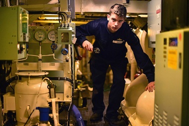 Hé lộ cuộc sống bên trong tàu ngầm hạt nhân hải quân Anh