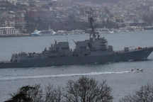 Tàu chiến Mỹ khai hỏa, bắn hạ UAV tấn công trên Biển Đỏ