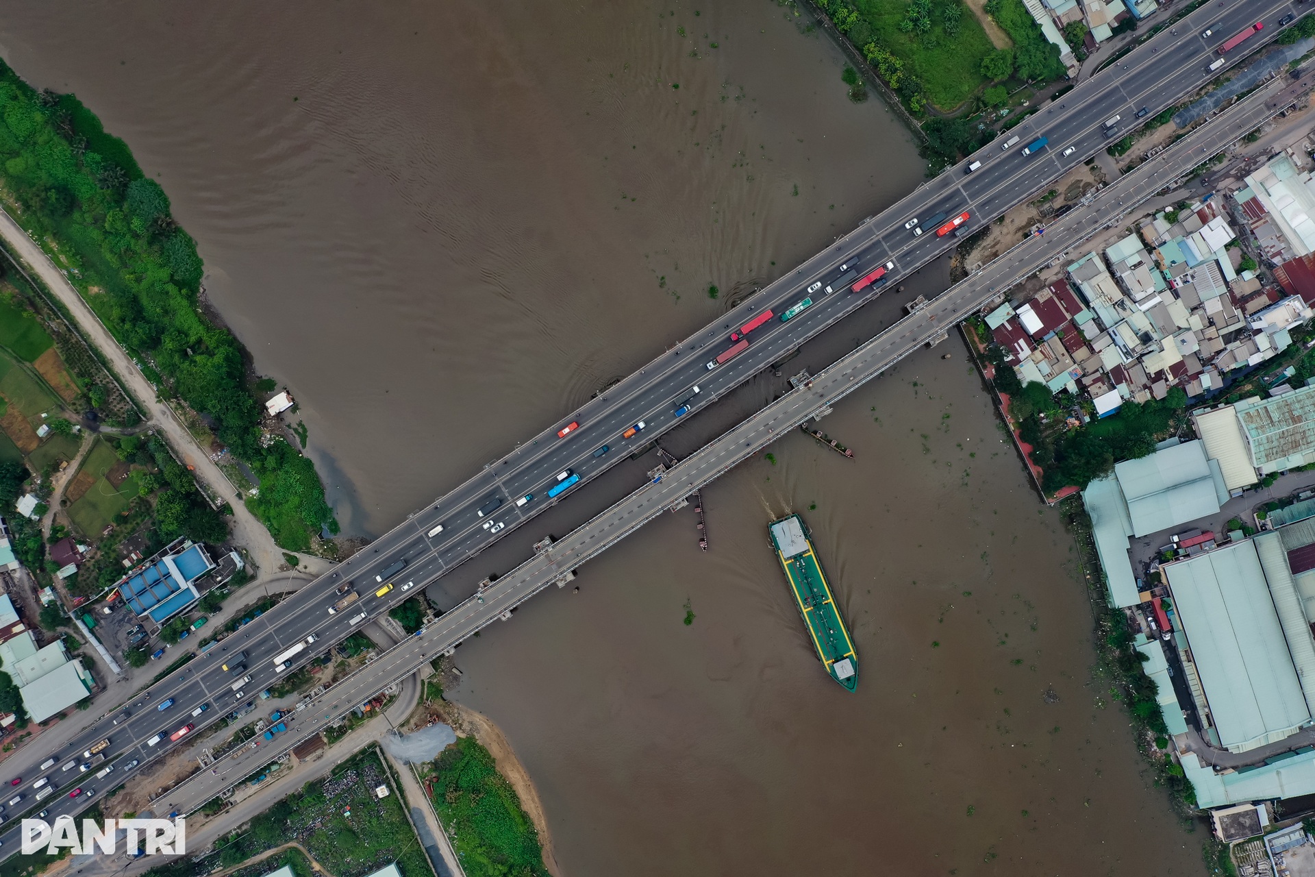 Thần đèn đã hoàn thành nâng cầu Bình Phước 1 ở TPHCM thêm 1,25m - 9