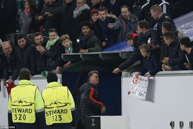 Người MU chỉ trích thậm tệ HLV Van Gaal