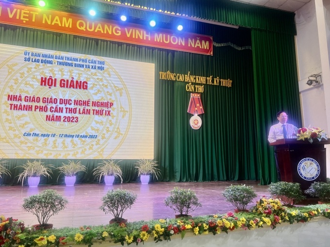 Ông Nguyễn Thực Hiện - PCT UBND TP.Cần Thơ phát biểu chỉ đạo Hội giảng.