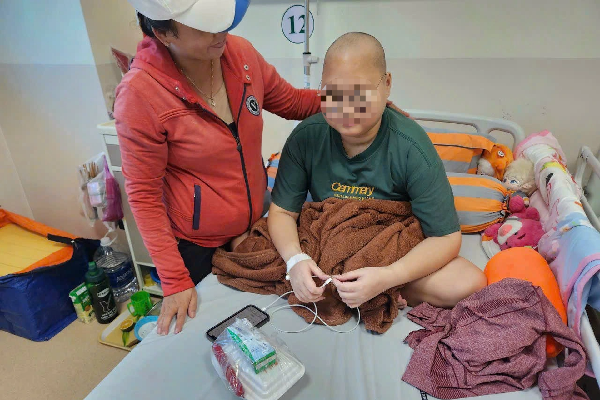 Con mất vì ung thư, mẹ trẻ lập bếp từ thiện để không khóc nữa - 9 Con mất vì ung thư, mẹ trẻ lập bếp từ thiện để không khóc nữa - 9