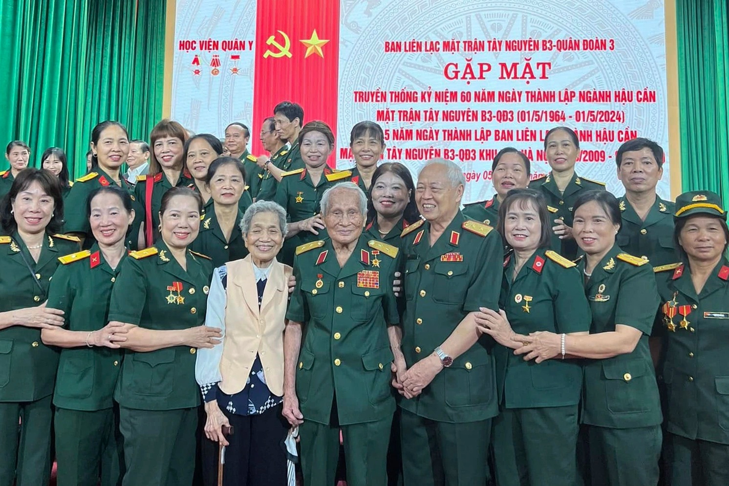 Đòn điểm huyệt trong mùa Xuân đại thắng - 7 Đòn điểm huyệt trong mùa Xuân đại thắng - 7