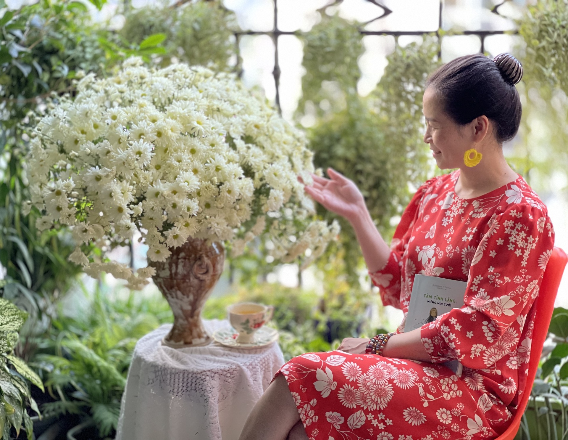 Đã mắt ban công vỏn vẹn 4m2 tựa khu vườn mini với 50 loại cây, hoa ở Hà Nội