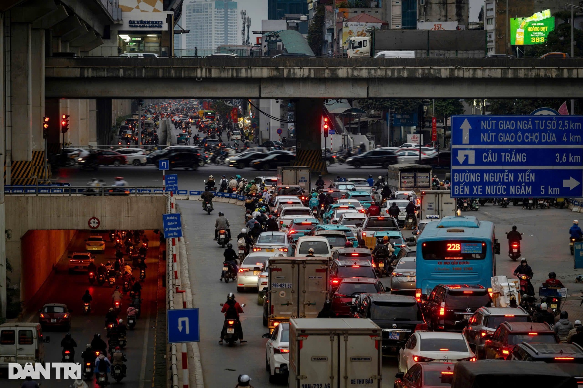 Hình ảnh so sánh trước và sau Tết: Giao thông dễ thở, ùn tắc giảm dần - 9