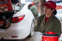 Chủ quán chạy Mazda 6 đi bán xôi "vì đam mê", đón 1.000 lượt khách/ngày