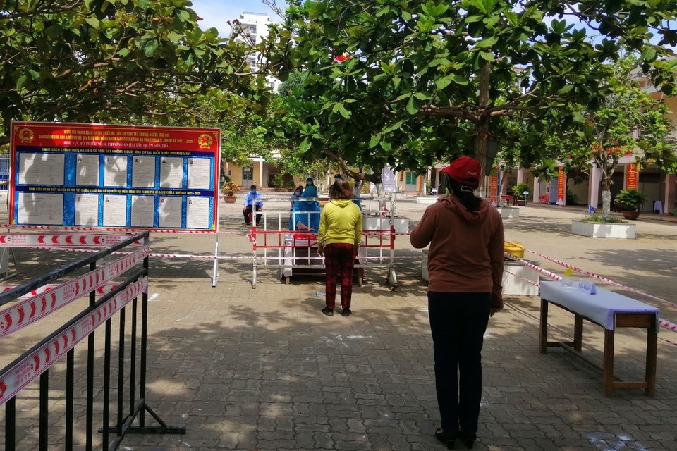 Những điểm bầu cử đặc biệt ở Đà Nẵng giữa mùa dịch Covid-19 - 2 Những điểm bầu cử đặc biệt ở Đà Nẵng giữa mùa dịch Covid-19 - 2