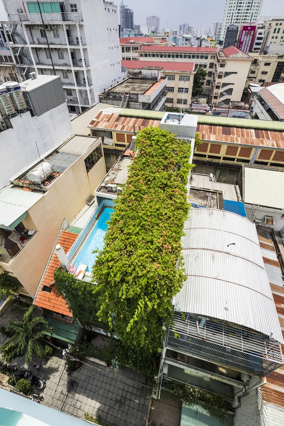 Nhà trong hẻm ở Sài Gòn tuyệt đẹp, ngập tràn ánh sáng - 1 Nhà trong hẻm ở Sài Gòn tuyệt đẹp, ngập tràn ánh sáng - 1