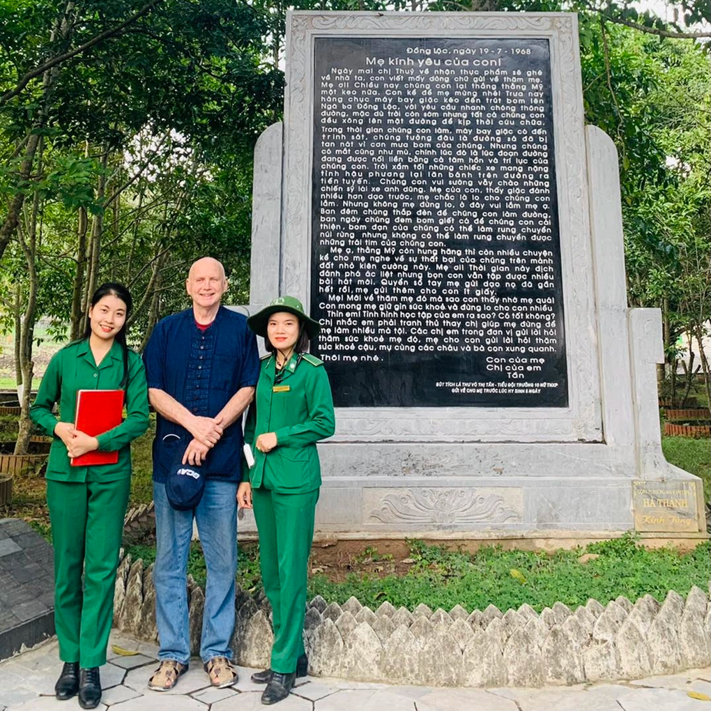 Sự ngạc nhiên của du khách Mỹ khi đến Ngã ba Đồng Lộc - 1 Sự ngạc nhiên của du khách Mỹ khi đến Ngã ba Đồng Lộc - 1