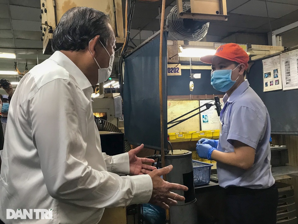 Phó Thủ tướng Trương Hòa Bình thị sát phòng, chống dịch tại KCX Tân Thuận - 2 Phó Thủ tướng Trương Hòa Bình thị sát phòng, chống dịch tại KCX Tân Thuận - 2