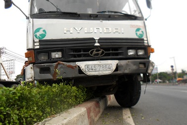 Náo loạn vì xe tải mất phanh