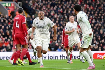 Liverpool thua đậm Nottingham Forest tại Anfield