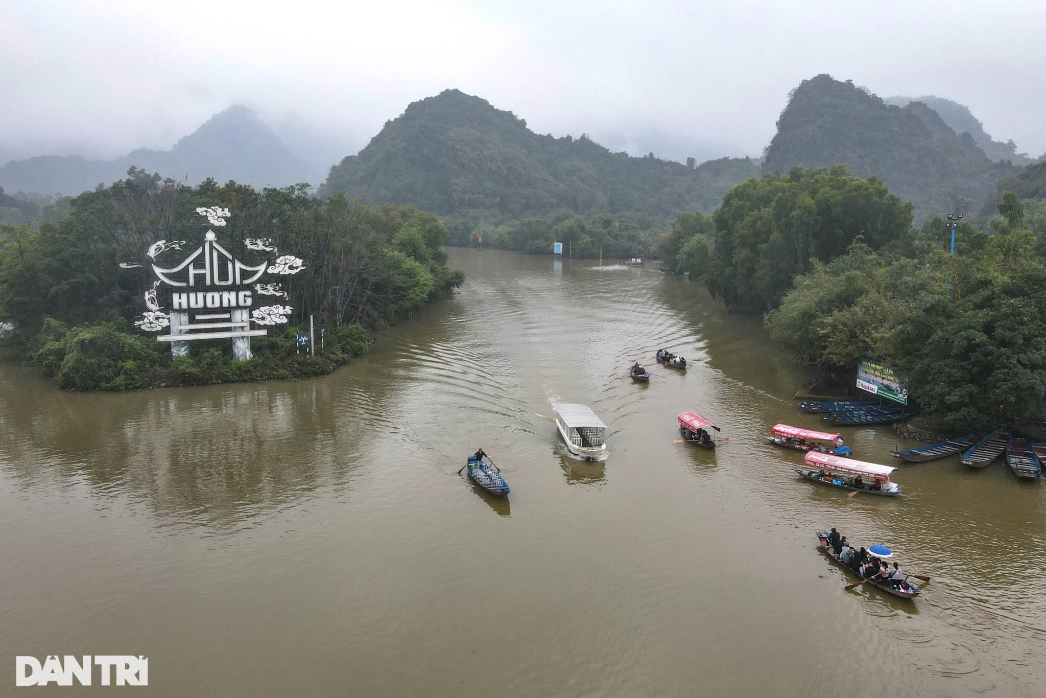 Hàng nghìn du khách trẩy hội chùa Hương trong ngày mở cửa thí điểm - 7 Hàng nghìn du khách trẩy hội chùa Hương trong ngày mở cửa thí điểm - 7