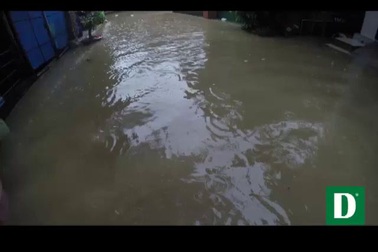Mưa lớn gây ngập lụt xóm Thái Lan, TP Vinh.
