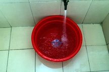 Hàng vạn hộ dân Hà Nội hoang mang vì nước sạch sông Đà bốc mùi lạ