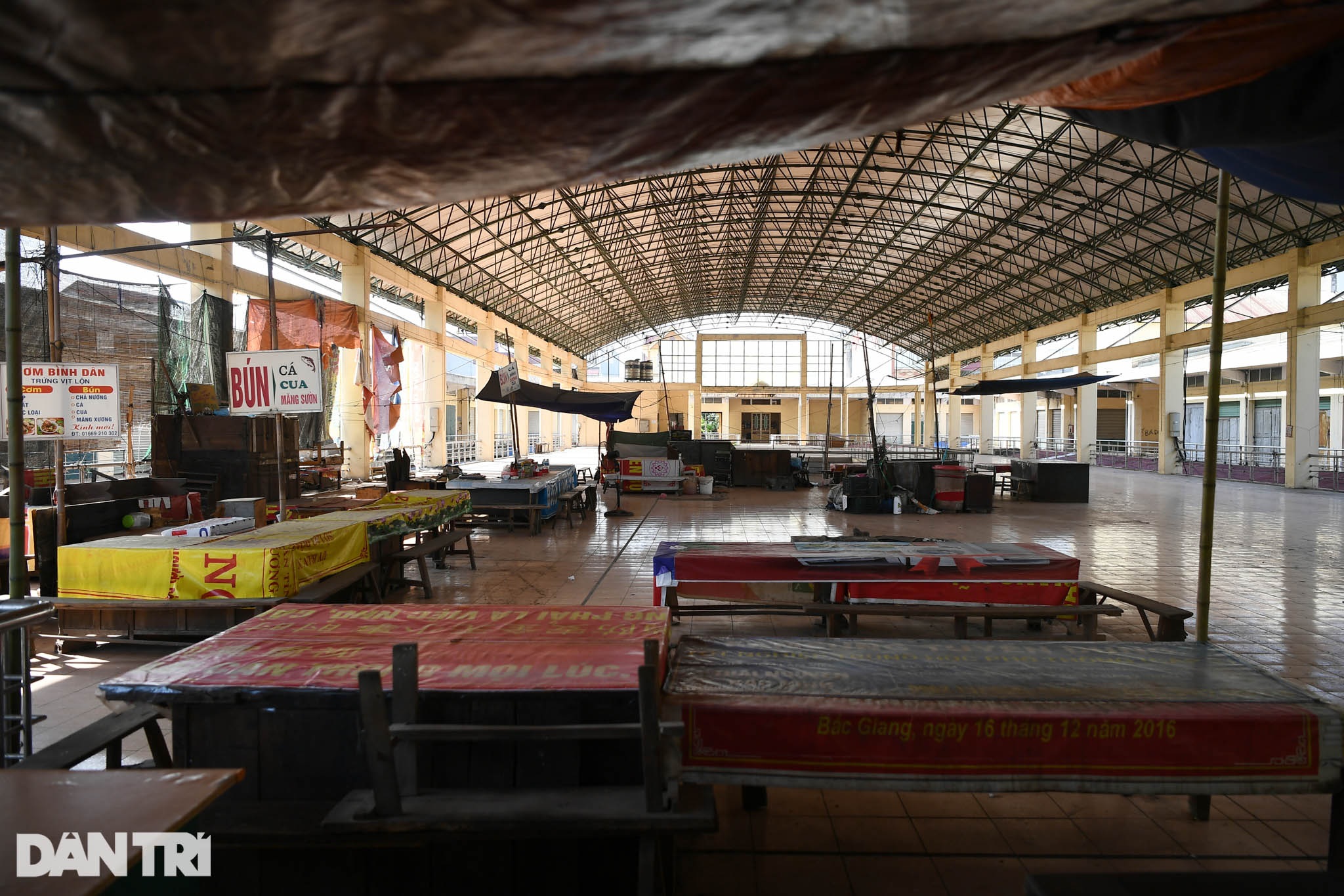 TP Bắc Giang vắng lặng giữa tâm bão Covid-19, đường phố không bóng người - 13