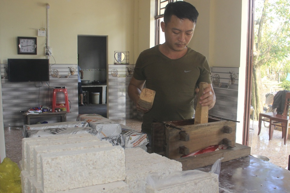 Người làm nghề bánh hộc tất bật vào vụ Tết - 5 Người làm nghề bánh hộc tất bật vào vụ Tết - 5