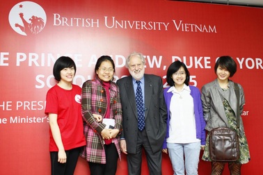 Huân tước Anh dự lễ khởi động chương trình học bổng Hoàng tử Andrew 2015