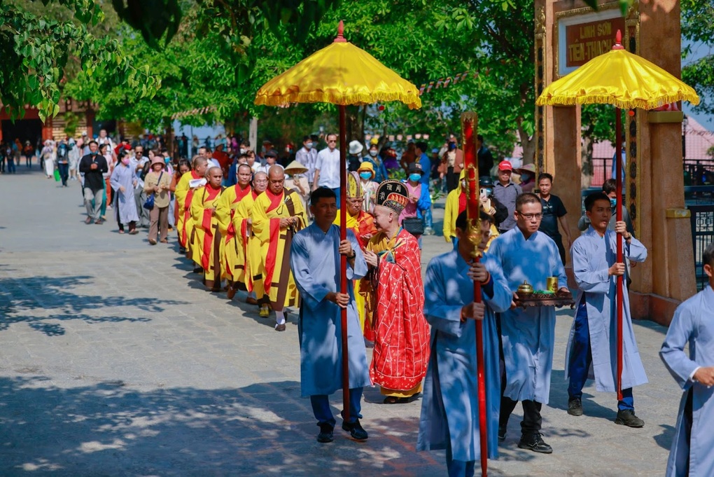 Núi Bà Đen - điểm đến đặc biệt trong dịp Lễ vía Quán Thế âm Xuất gia - 2 Núi Bà Đen - điểm đến đặc biệt trong dịp Lễ vía Quán Thế âm Xuất gia - 2
