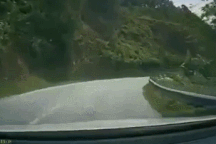 Nổi bật tuần qua: Kinh hoàng tình huống xe khách vượt ẩu trên đường đèo