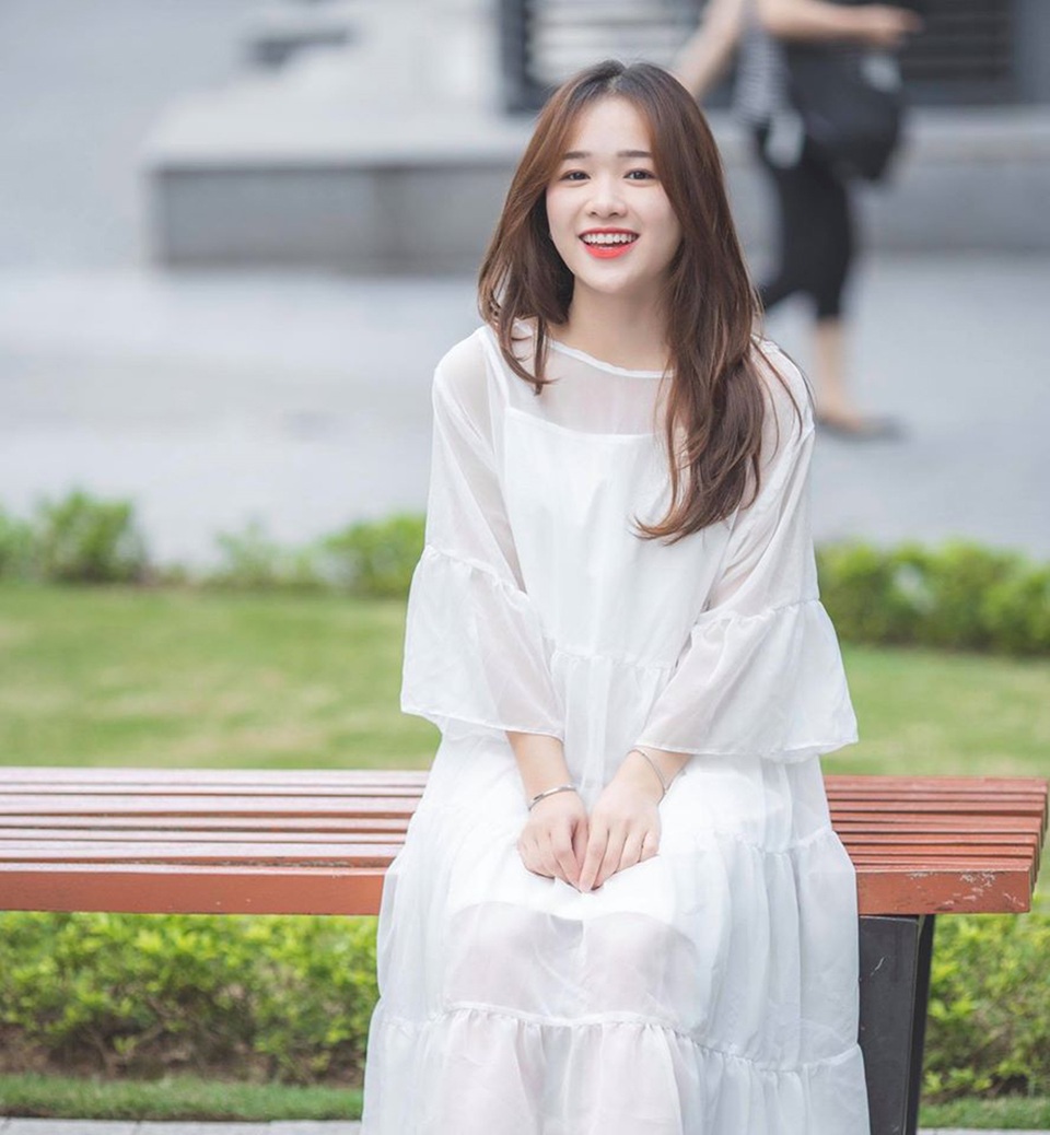 Chỉ 1m52, nữ sinh Bắc Ninh vẫn hút hồn dân mạng vì diện áo dài quá đẹp - 5 Chỉ 1m52, nữ sinh Bắc Ninh vẫn hút hồn dân mạng vì diện áo dài quá đẹp - 5