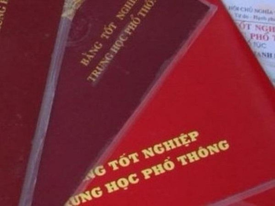Cách chức, buộc thôi việc nữ Hiệu trưởng sử dụng bằng cấp 3 giả - 1 Cách chức, buộc thôi việc nữ Hiệu trưởng sử dụng bằng cấp 3 giả - 1