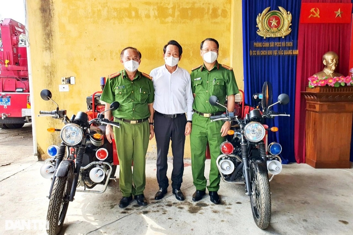 Công an Quảng Nam tiếp nhận 2 xe mô tô phòng cháy chữa cháy - 1 Công an Quảng Nam tiếp nhận 2 xe mô tô phòng cháy chữa cháy - 1
