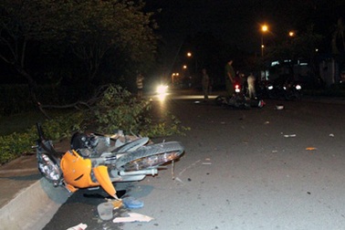 Xe máy đấu đầu, 2 thanh niên thương vong