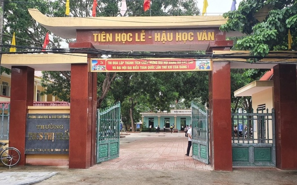 Xác minh nghi án nữ sinh lớp 9 bị bạn cùng lớp cưỡng hiếp dẫn đến có thai - 1 Xác minh nghi án nữ sinh lớp 9 bị bạn cùng lớp cưỡng hiếp dẫn đến có thai - 1