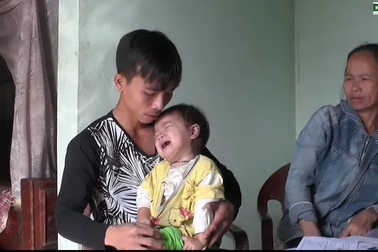 Thương bé gái mới 2 tuổi đã bị ung thư, mẹ lại bị suy tim nặng