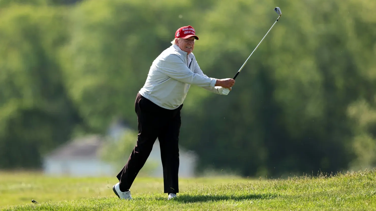 Mật vụ Mỹ đau đầu vì sở thích chơi golf của ông Trump