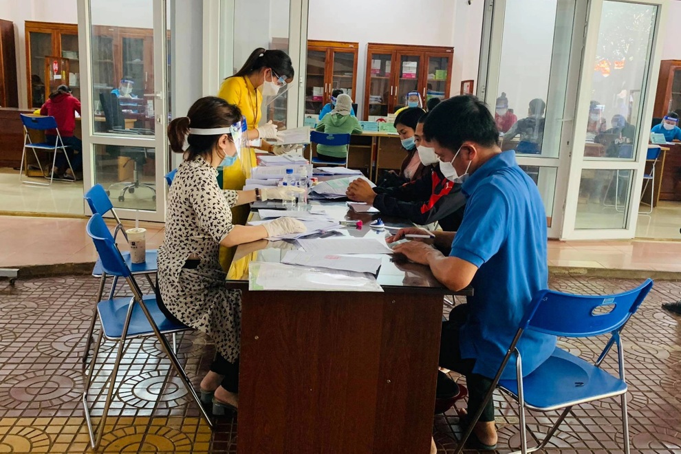 Đang gặp khó do dịch Covid-19, tiểu thương Đắk Lắk ấm lòng khi được hỗ trợ - 3 Đang gặp khó do dịch Covid-19, tiểu thương Đắk Lắk ấm lòng khi được hỗ trợ - 3