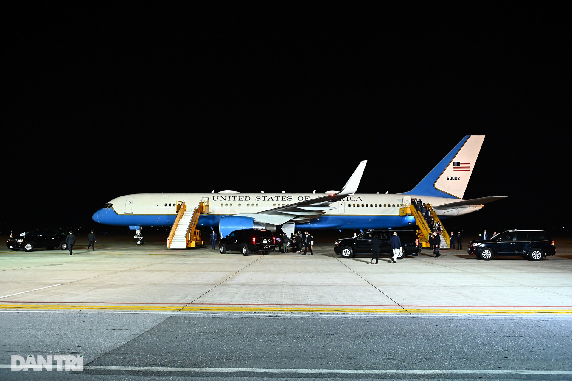 Ảnh: Không lực 2 đưa Phó Tổng thống Mỹ tới Hà Nội thăm chính thức Việt Nam - 2