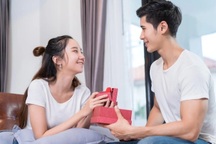Bạn gái tôi nhất quyết chia tay chỉ vì... chiếc áo gần hai triệu đồng