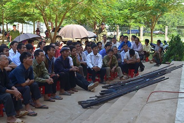 Hàng trăm súng tự chế được người dân tự nguyện giao nộp