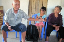 Kỳ 2: "Cơn bão" thủ tục và niềm vui ngắn chẳng tày gang