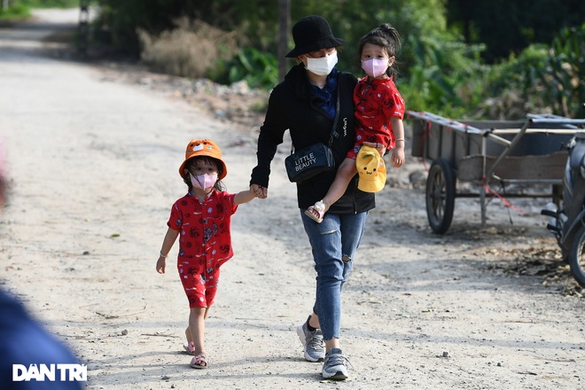 Cuộc sống khu dân cư cách ly ở Hà Nội: Cầu trời cho dịch bệnh qua nhanh - 4 Cuộc sống khu dân cư cách ly ở Hà Nội: Cầu trời cho dịch bệnh qua nhanh - 4