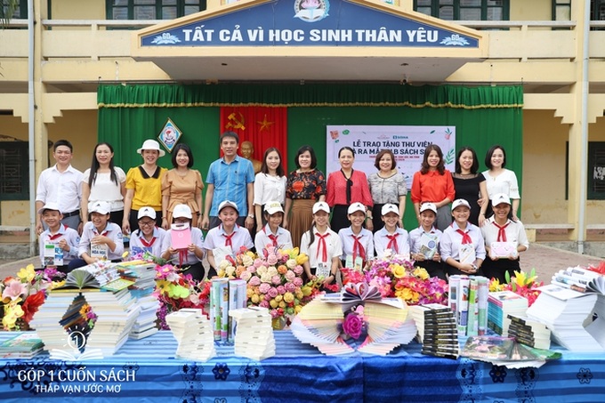 Trao tặng sách trên quê hương danh nhân văn hóa Vũ Diệm - Ảnh 1. Trao tặng sách trên quê hương danh nhân văn hóa Vũ Diệm - Ảnh 1.