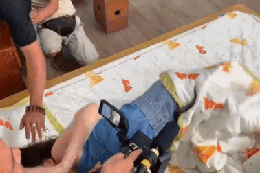 Quỳnh Nga la hét tung chăn tháo chạy vì rắn bò lồm cồm lên người